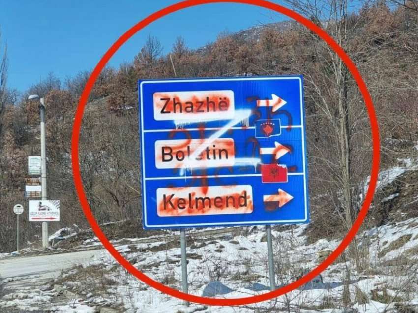 Çfarë po ndodh, veriu i Kosovës mbushet me simbole ruse!