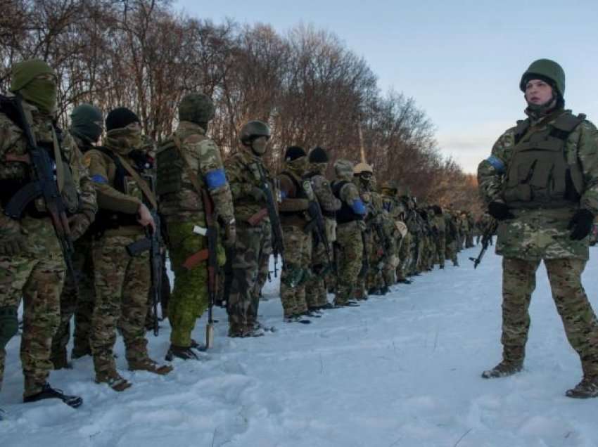Në aksion për të plotësuar rezervat, Rusia dërgon trupa në Donbas dhe Krime
