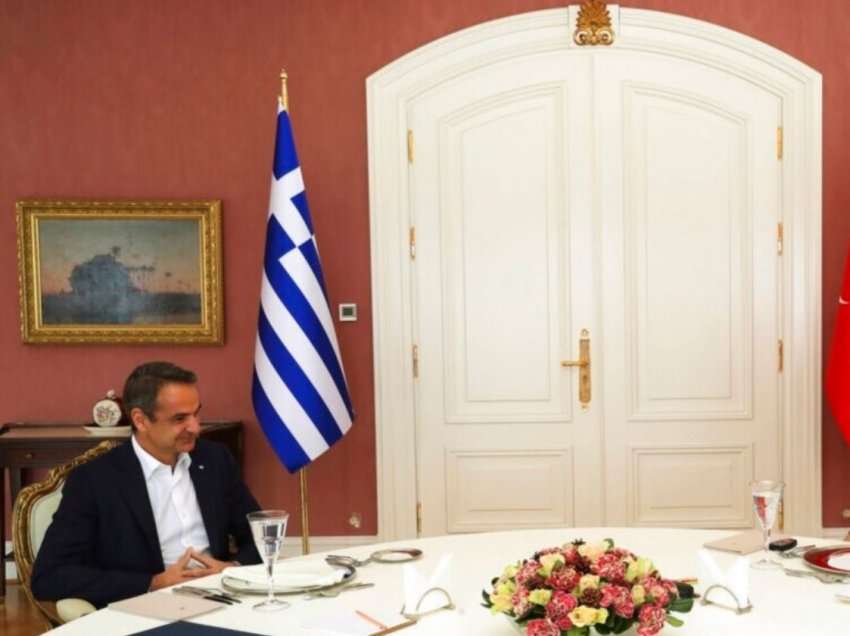 Kryeministri grek në Turqi mes tensioneve në rritje