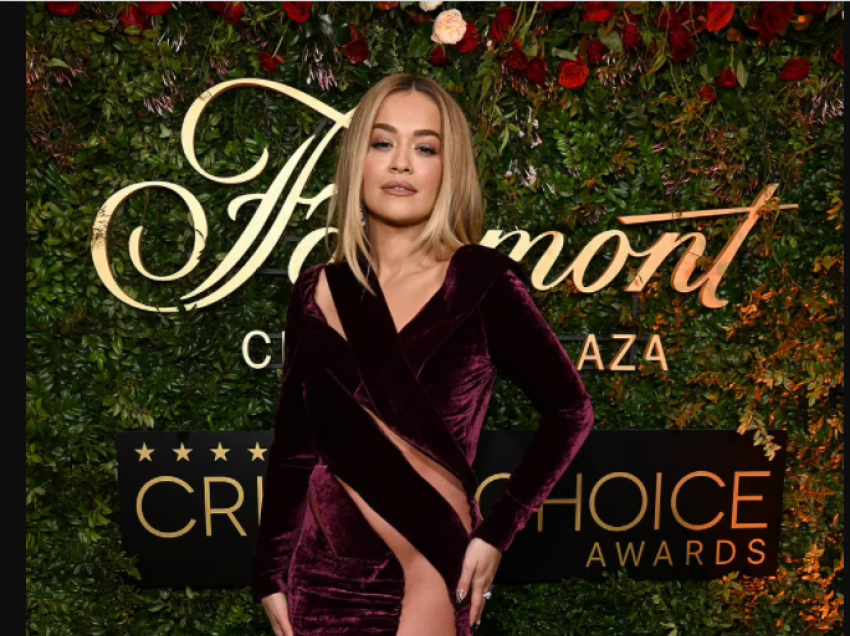 Me fustan provokues, Rita Ora ekspozon format trupore