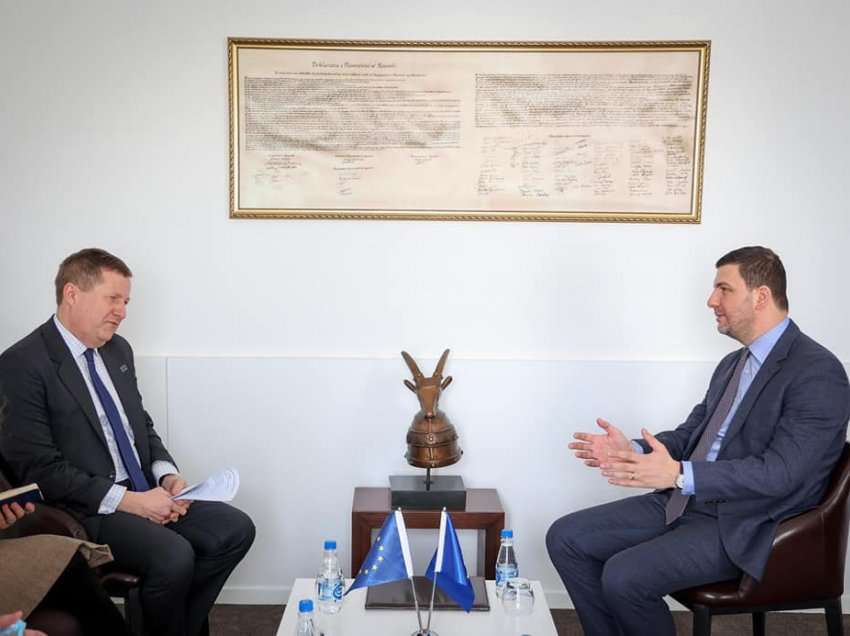 Krasniqi takohet me Szunyog, bisedojnë për situatën politike në Kosovë