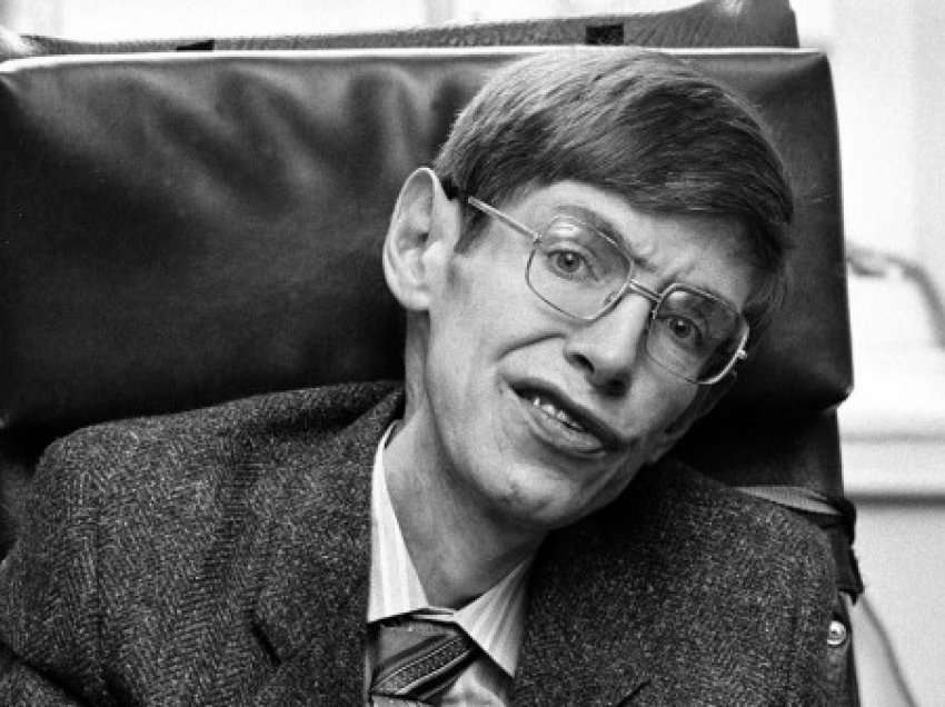 ​Katër vjet nga vdekja e fizikanit të njohur Stephen Hawking