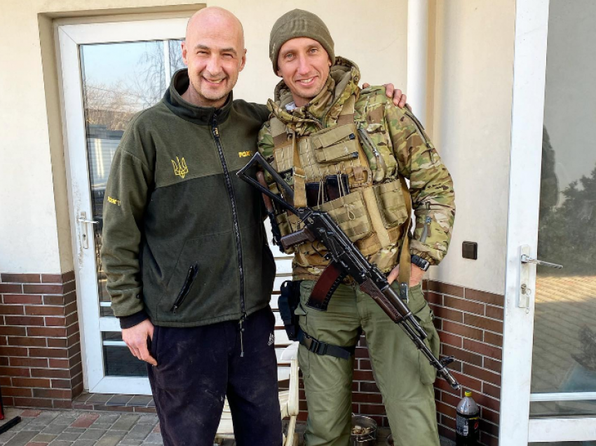 Tenisti i famshëm ukrainas, me armë në dorë kundër ushtrisë ruse