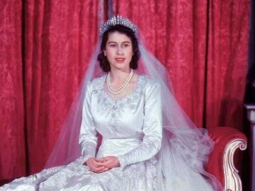Ky është fustani mbresëlënës i nusërisë së Mbretëreshës Elizabeth