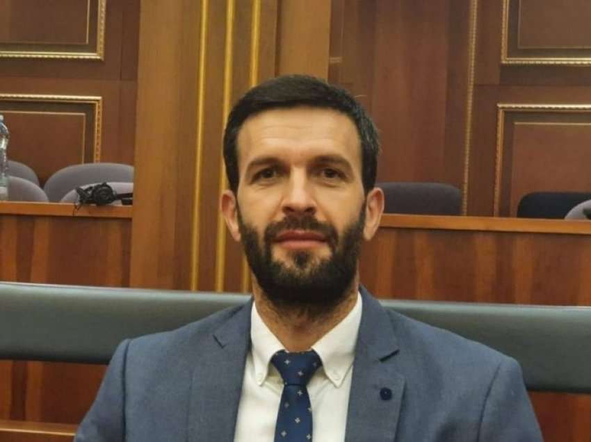 Deputeti i VV-së i kërkon Albulena Haxhiut që ta tërheqë nga Kuvendi projekt-Kodin Civil