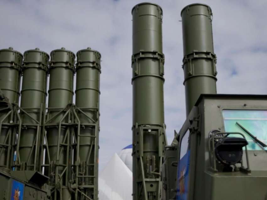 Sllovakia shqyrton mundësinë e dërgimit të raketave S-300 në Ukrainë