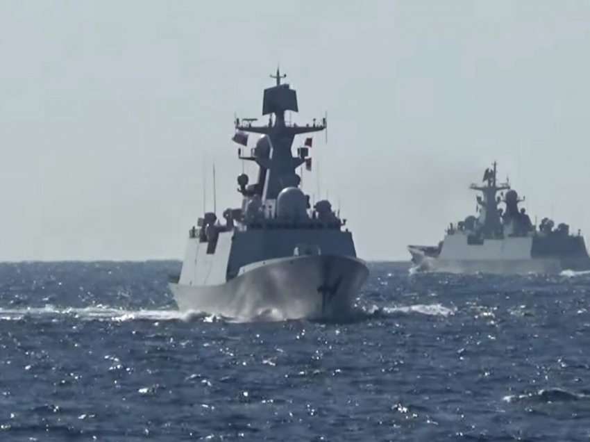 Katër anije të mëdha luftarake ruse nisen nga Japonia për në Ukrainë