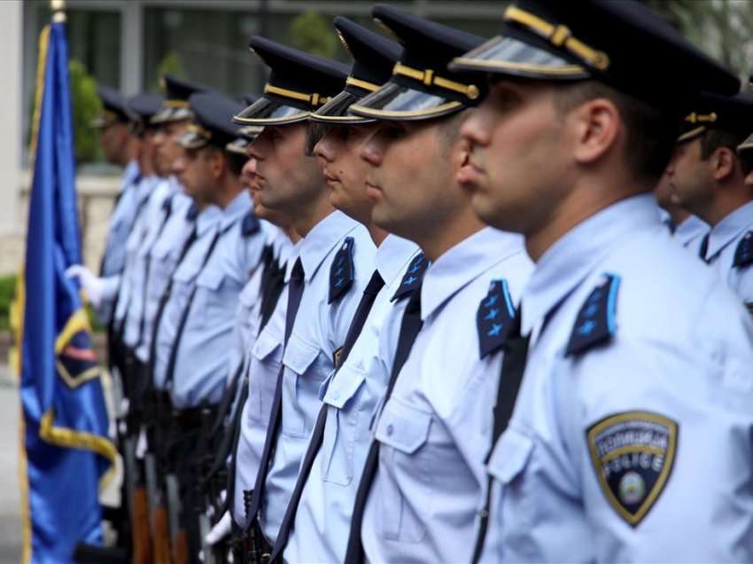 Spasovski: Emblemat e policisë në dygjuhësi do të jenë vetëm për nivel lokal