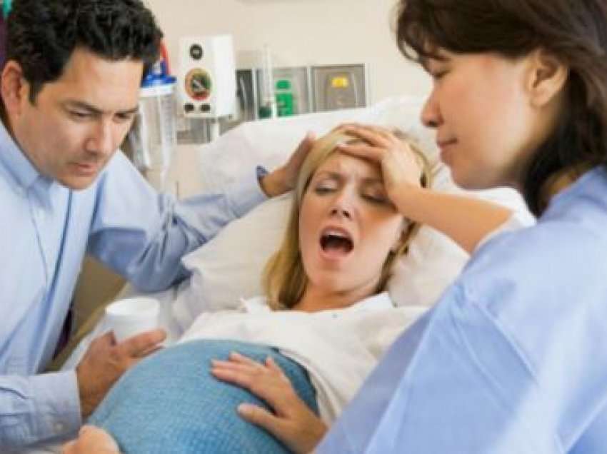 Gabimi i grave shtatzënë në sallën e lindjes që u rrezikon shëndetin 