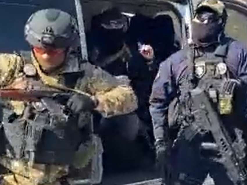 Ushtarët ukrainas shihen në një video duke vallëzuar