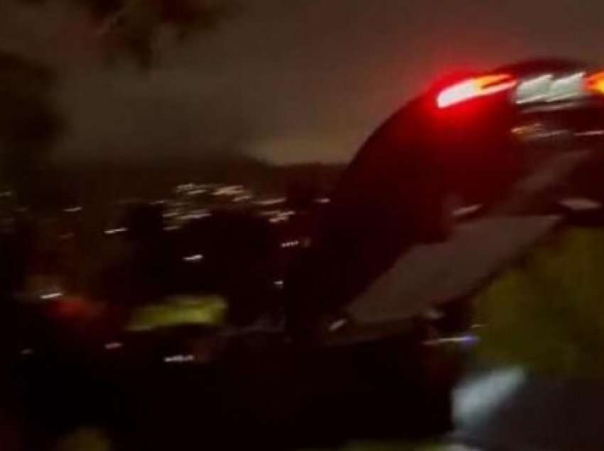 Policia amerikane vihet pas shoferit që “fluturoi” me Tesla