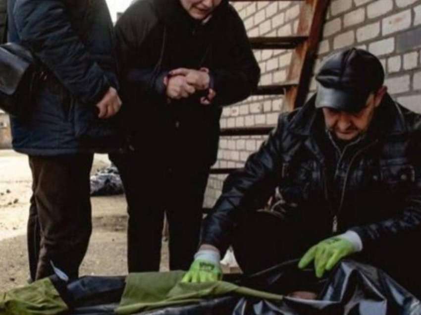 Nuk ka foto më të dhimbshme: Një nënë ukrainase thirret të identifikojë trupin e të birit të vdekur