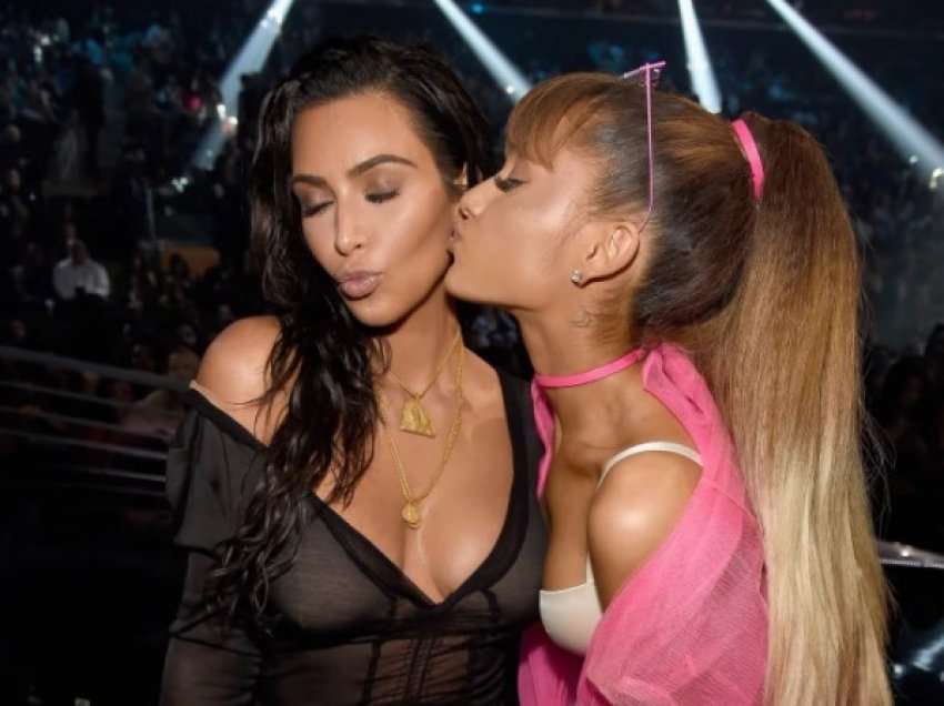 Ariana Grande i dhuron Kim Kardashian linjën e saj të bukurisë mes romancës me Pete Davidson