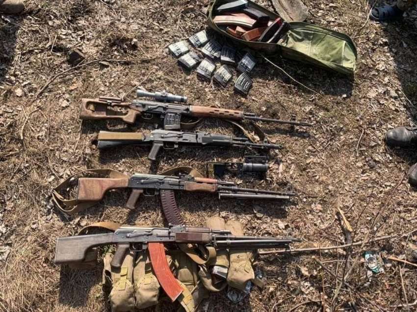 Ukrainasit vrasin tre ushtarë të Gardës ruse me qendër në Çeçeni, dalin pamjet e trofeve që i fitoi ushtria