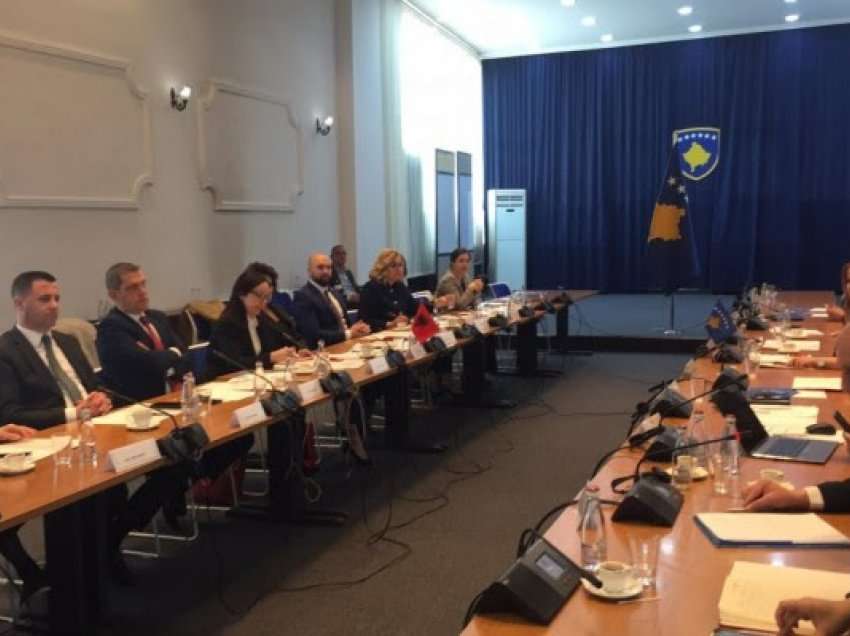​Propozohet shkëmbimi i specializantëve Kosovë-Shqipëri