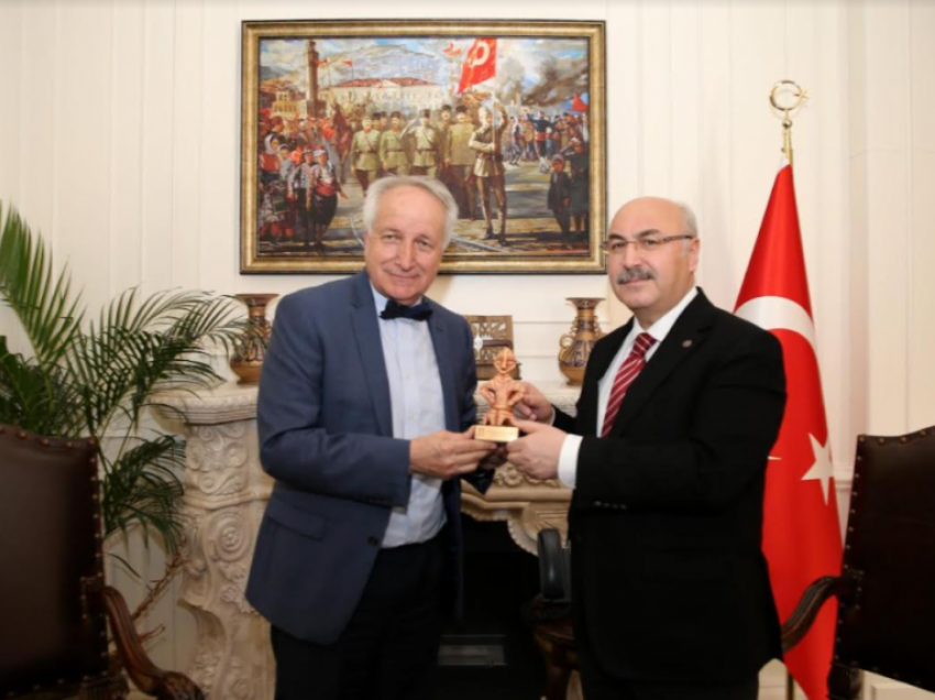 Ministri Rifat Latifi diskuton për bashkëpunimin në shëndetësi me Guvernatorin e Izmirit