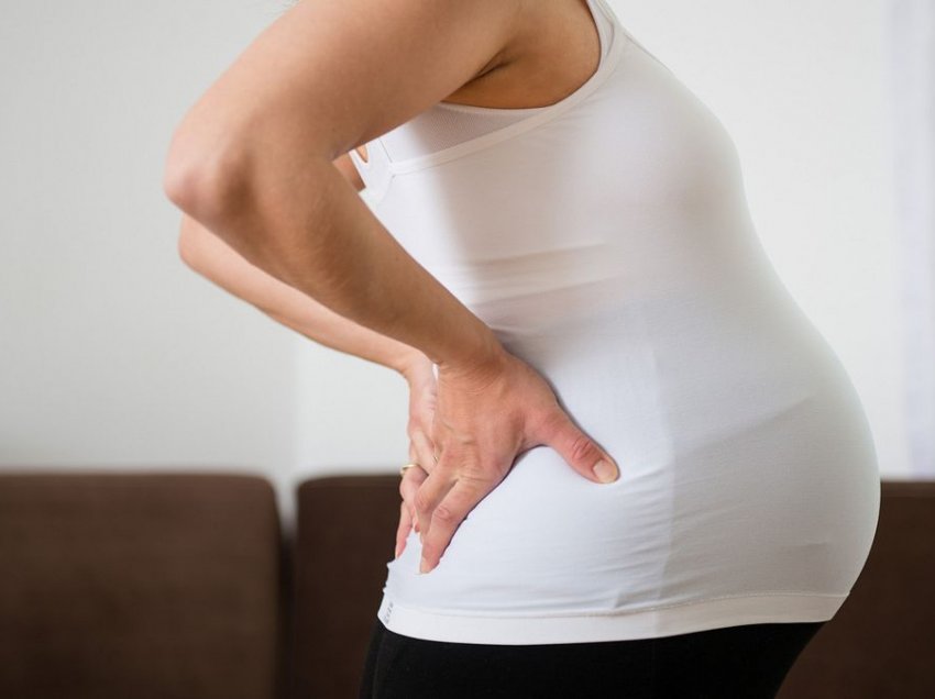Njihuni me shkaqet dhe këshillat e trajtimit të dhimbjes së shpinës pas lindjes