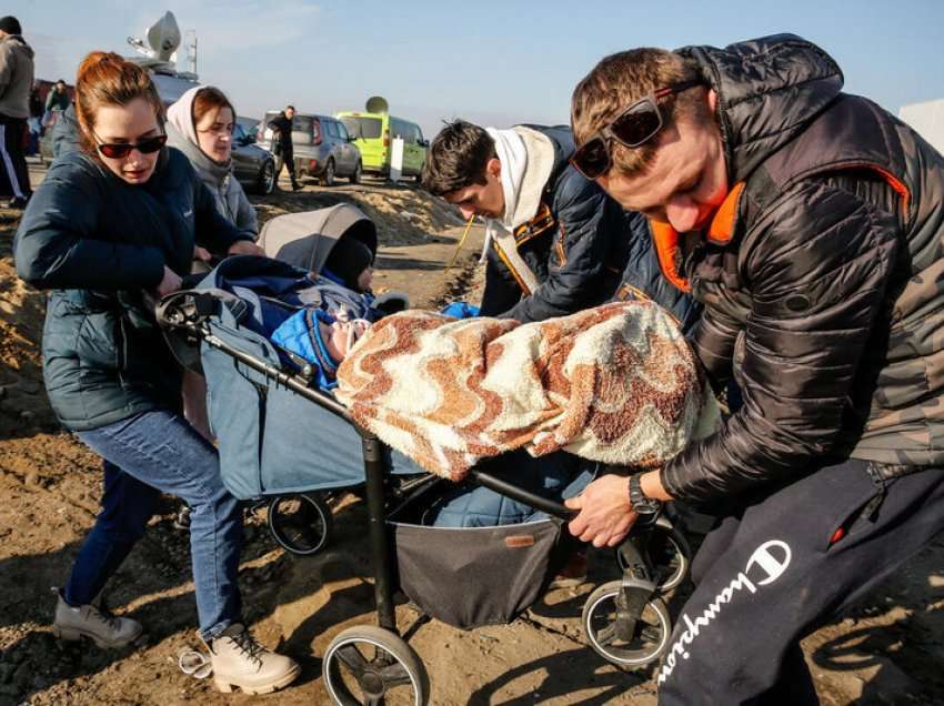 Krijohen qendra regjistrimi për refugjatët ukrainas që dalin në Evropë