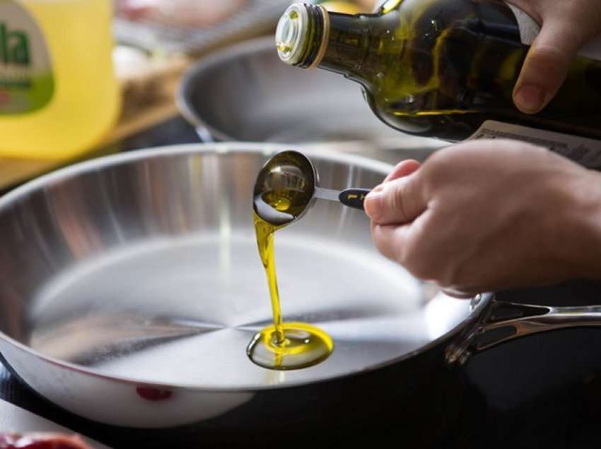Sa rrezikojmë nëse gatuajmë me vaj ulliri? Përgjigjet shkenca