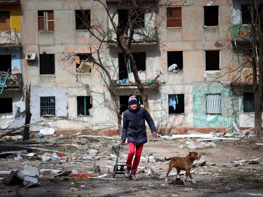 Ukraina: Rusia ka sulmuar ndërtesën e Kryqit të Kuq në Mariupol