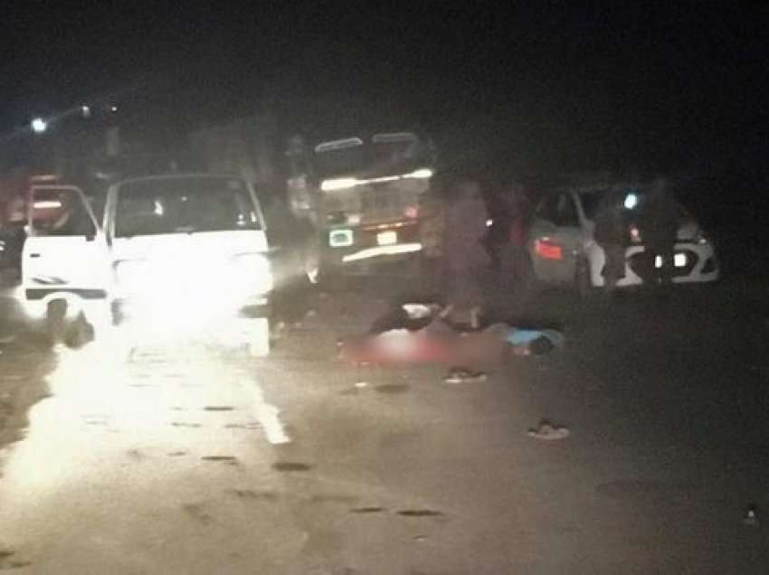 Përplasen dy makina në Mallakastër, plagoset një person