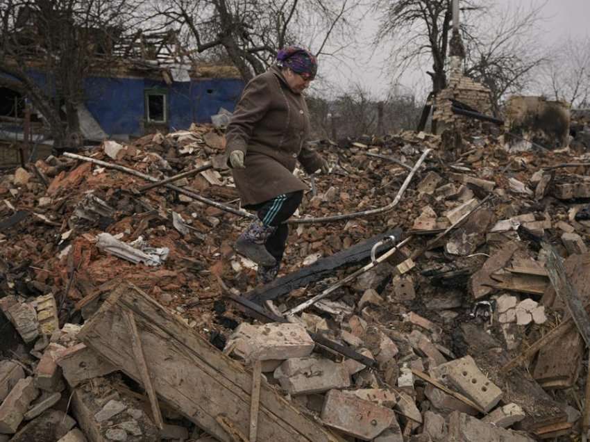 Dhjetë të vrarë pas bombardimeve në Mykolaiv 