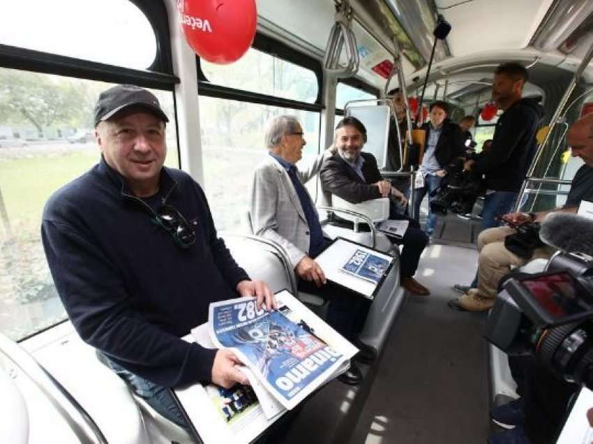 Legjendat e Dinamos në tramvaj, në mesin e tyre ish trajneri i famshëm i Prishtinës