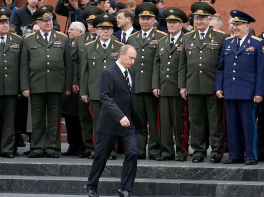 Ndizet alarmi i kuq në Kremlin/ Gjeneralët rusë planifikojnë komplot për rrëzimin e Putinin