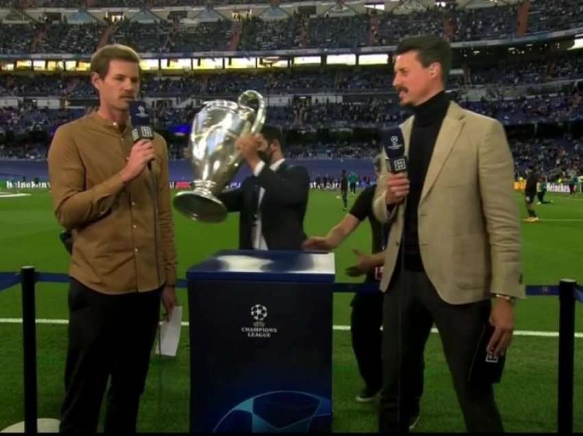 Episodi i çuditshëm, “grabitet” trofeu i Champions League në mes të transmetimit 