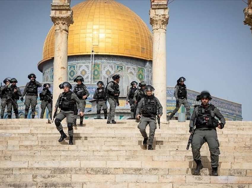 Policia izraelite hyn në xhaminë Al-Aksa