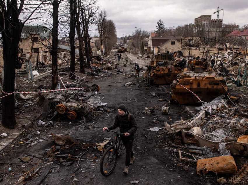 Ministria e Mbrojtjes ruse thotë se i ka vrarë 600 ukrainas brenda natës
