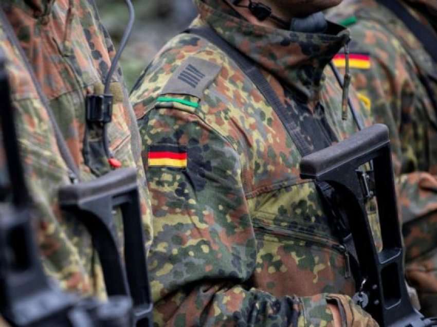 Ministrja gjermane e Mbrojtjes vjen në Kosovë, pritet nga Kurti