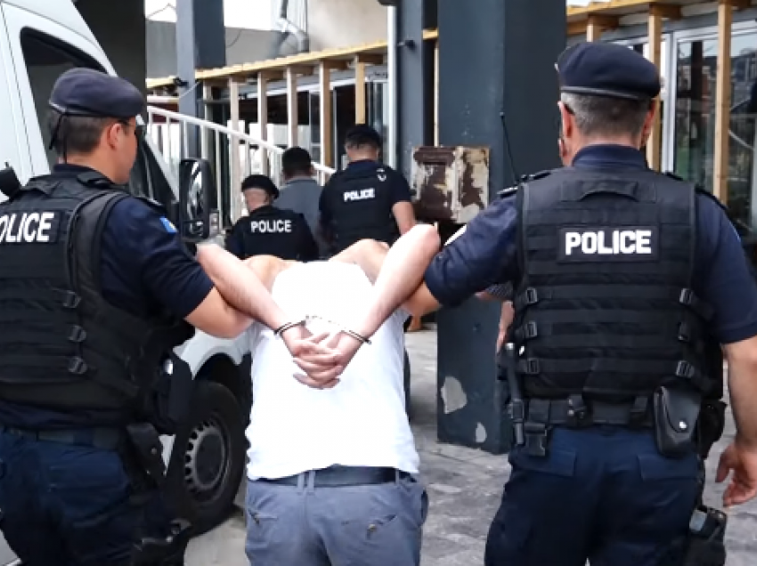 Arrestohen dy persona në protestën e maturantëve në Podujevë
