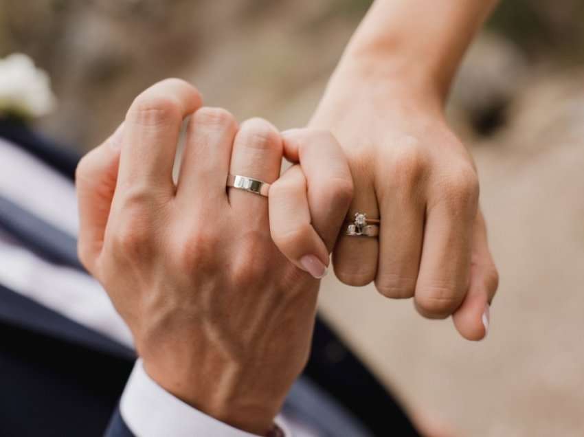 Çfarë duhet të bëni nëse humbet unaza e martesës