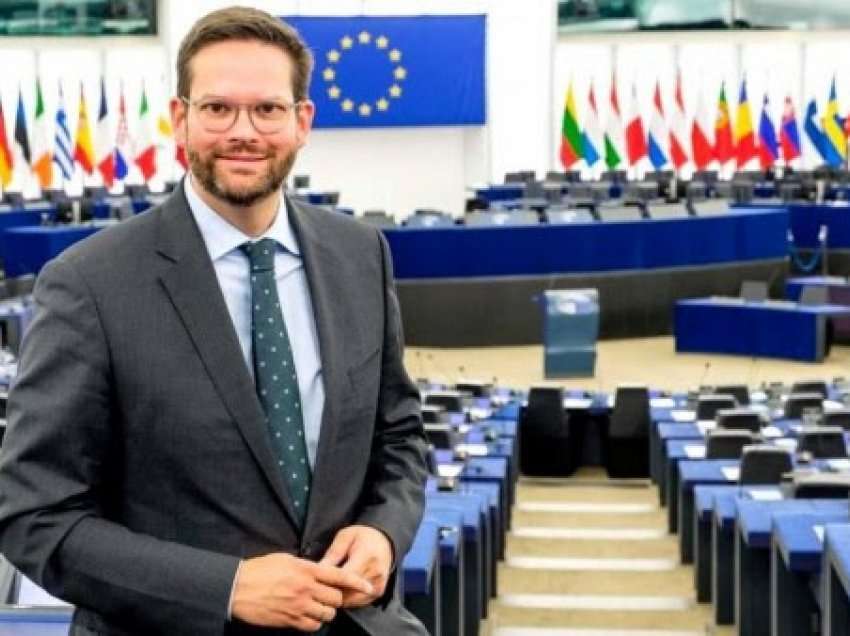 Eurodeputeti austriak: Hapi i parë i Serbisë drejt BE-së duhet të jetë njohja e Kosovës
