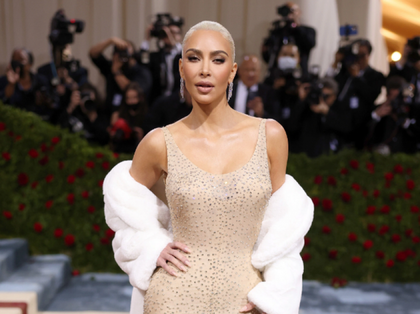 Kim Kardashian nuk veshi vetëm një, por dy fustane të Marilyn në Met Gala 