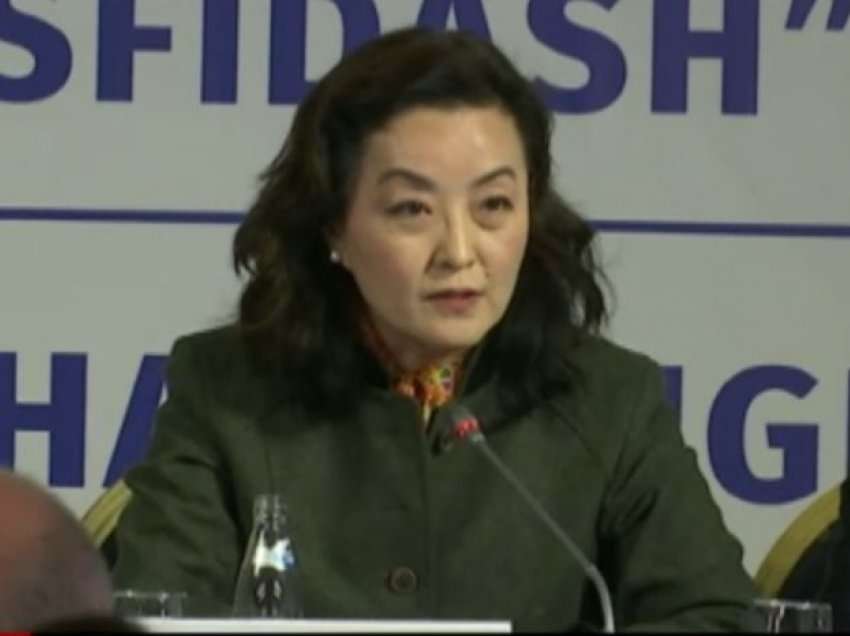Ambasadorja Kim: Nuk është e përshtatshme që drejtuesit politikë të thonë se drejtësia shërbehet vetëm kur tjetri përfundon në burg 