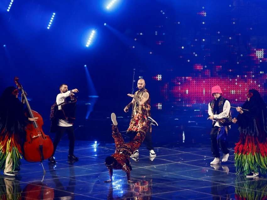 Orkestra Kalush e Ukrainës performon në gjysmëfinalen e Eurovizionit