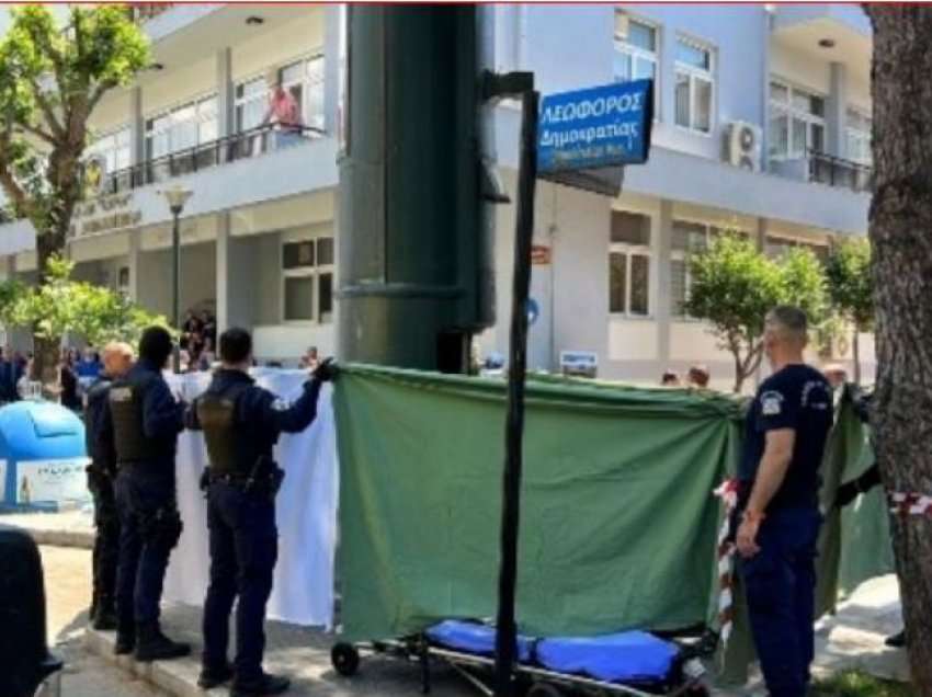 Vdekje tragjike për të pastrehin në Greqi, 40-vjeçari bëhet copash në koshin e përpunimit të plehrave
