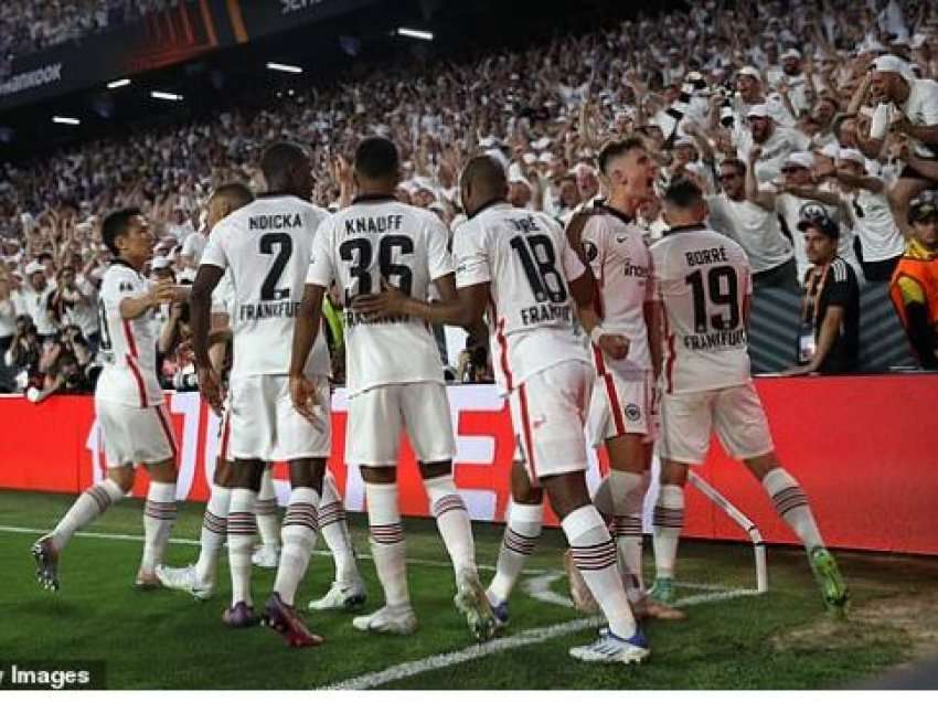 Eintracht Frankfurti fiton Europa League, festë e çmendur