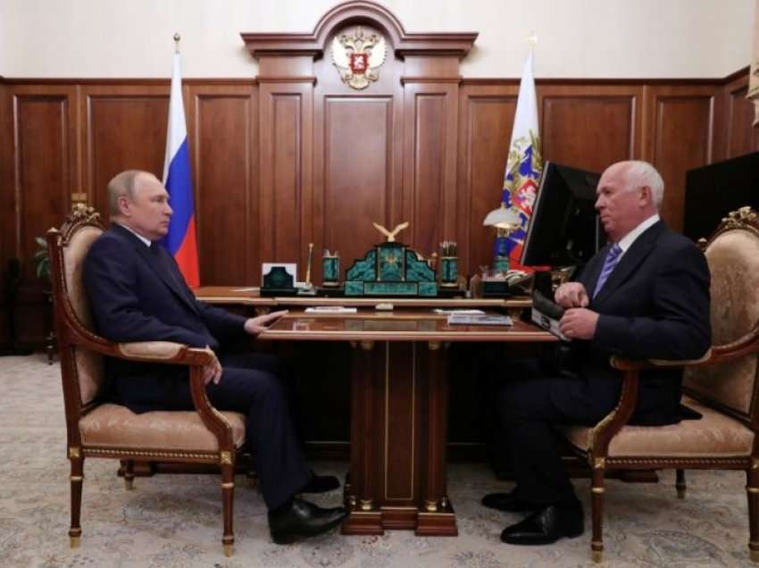 Publikohet momenti/ Putini ‘i goditur nga kanceri’ pëson edhe një moment krize  në mes të takimit me njeriun e tij