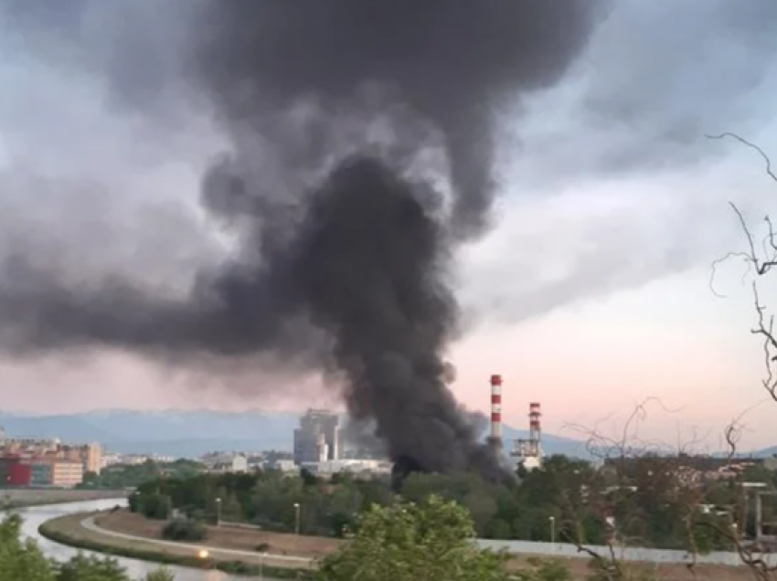 Shuhet tërësisht zjarri tek “Komuna” në Shkup, nuk ka të lënduar