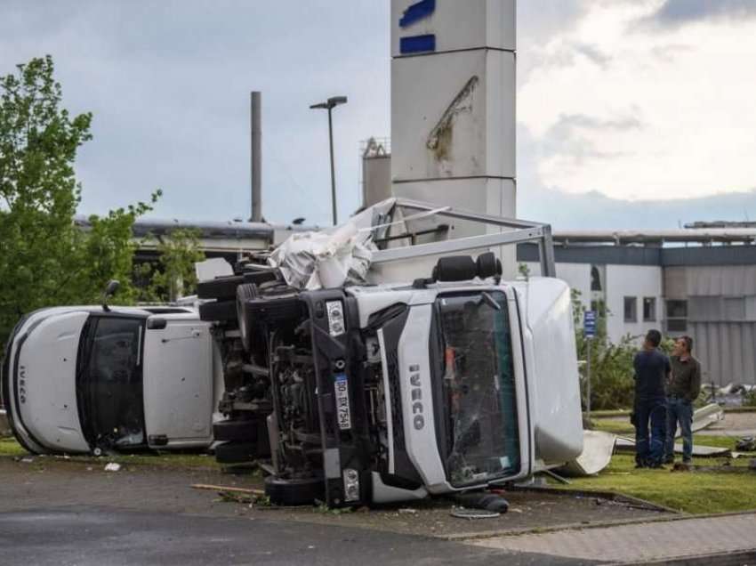 Një i vdekur dhe 43 të lënduar nga tornadoja në Gjermani