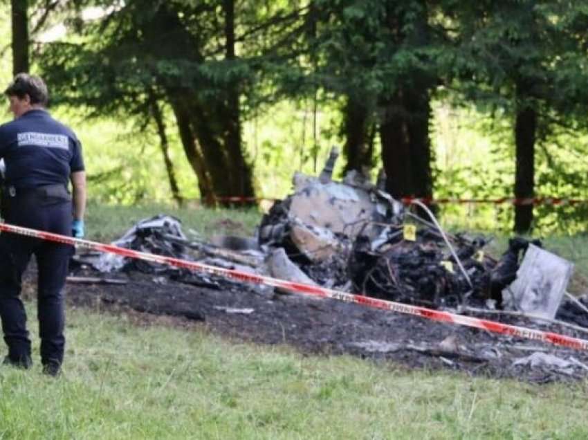 Pesë të vdekur pas përplasjes së një aeroplani të vogël në Alpet franceze