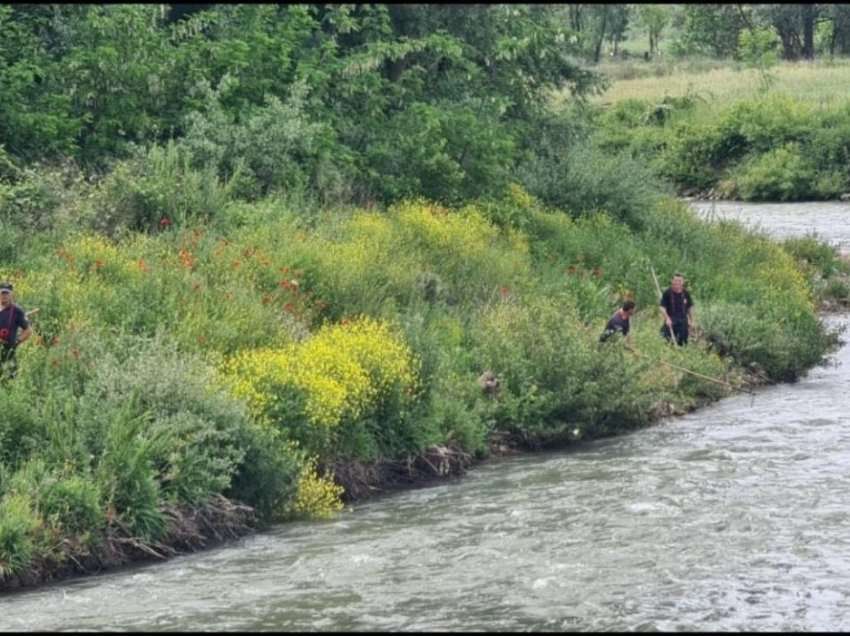 Një person dyshohet se ra në lumë në Klinë, policia jep detaje
