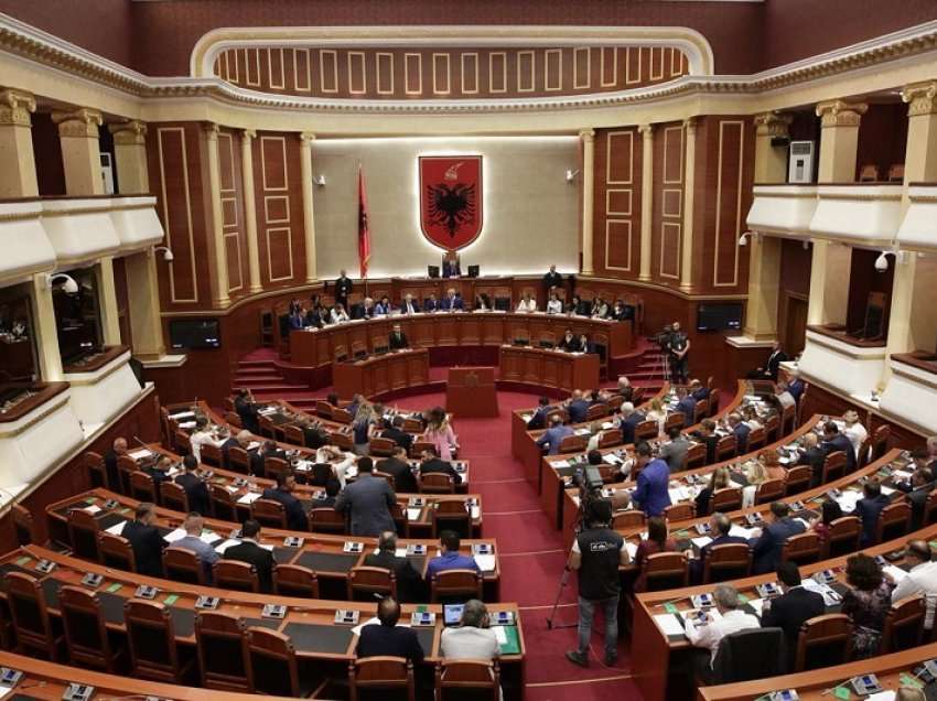 Mbyllet votimi për Presidentin/ Nga 103 deputetë, morën pjesë 83