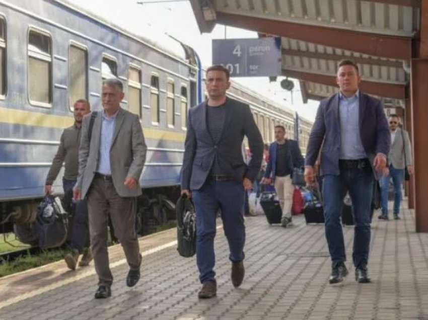 Ministri i jashtëm i Maqedonisë së Veriut, në Kiev, takon homologun ukrainas