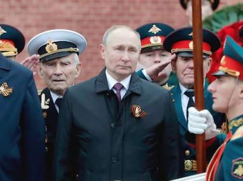 Fletushkë e dyshimtë: Rusia dëshiron të joshë ushtarët e rinj në luftë me 300,000 rubla në muaj