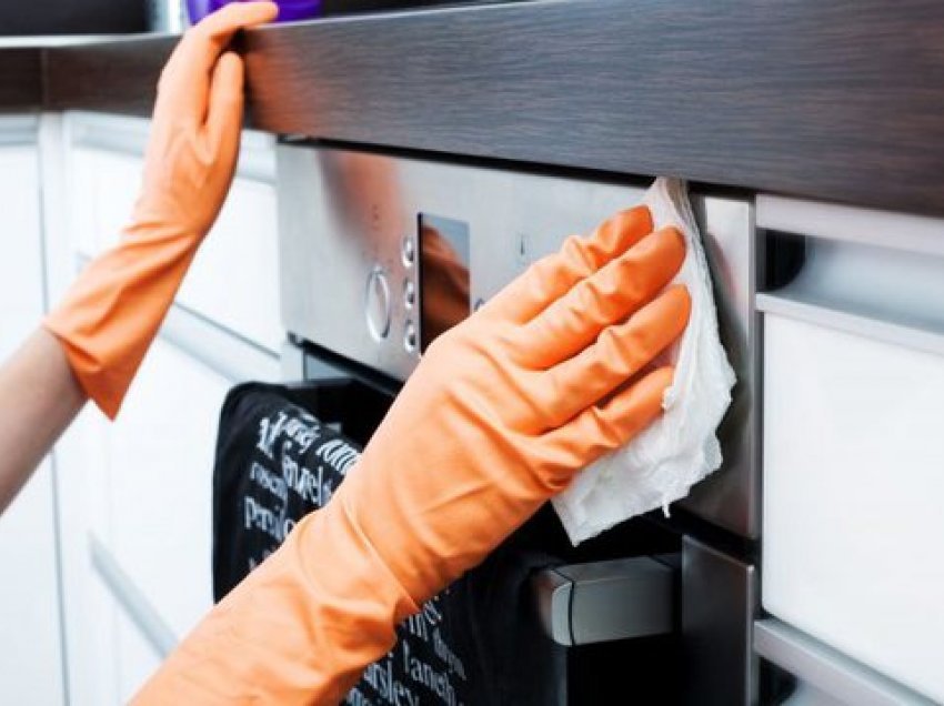 Sekreti për të hequr shenjat e gishtërinjve nga pajisjet e kuzhinës, nuk ju duhet asnjë detergjent