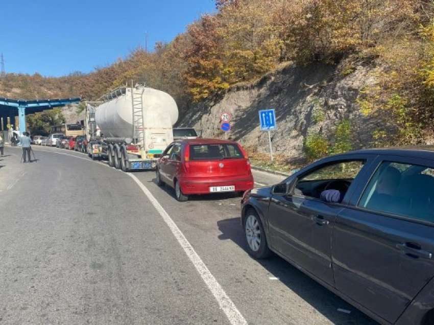 ​40 qortime për ngasësit me targa ilegale në Jarinje